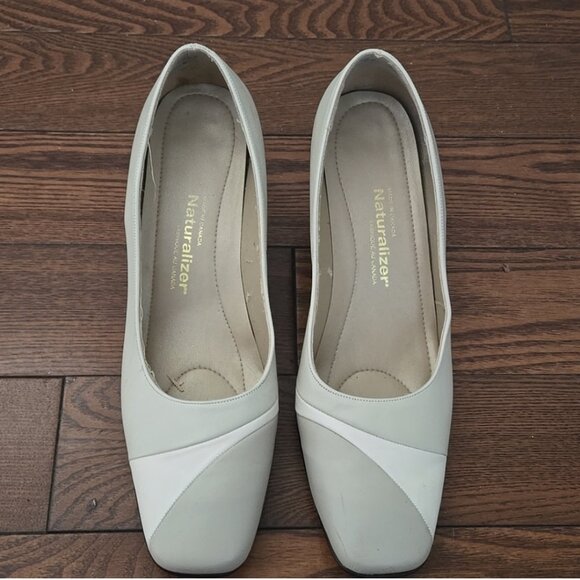 Naturalized classic leather pumps 2.5" block heel size 8.5 - Picture 2 of 9